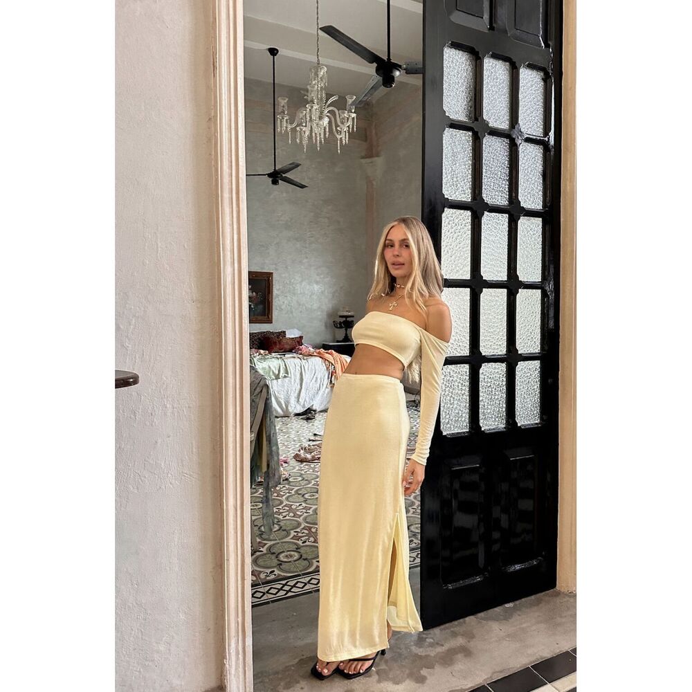 12th Tribe Maldives Baby Yellow Long Sleeve Crop Top Size SS